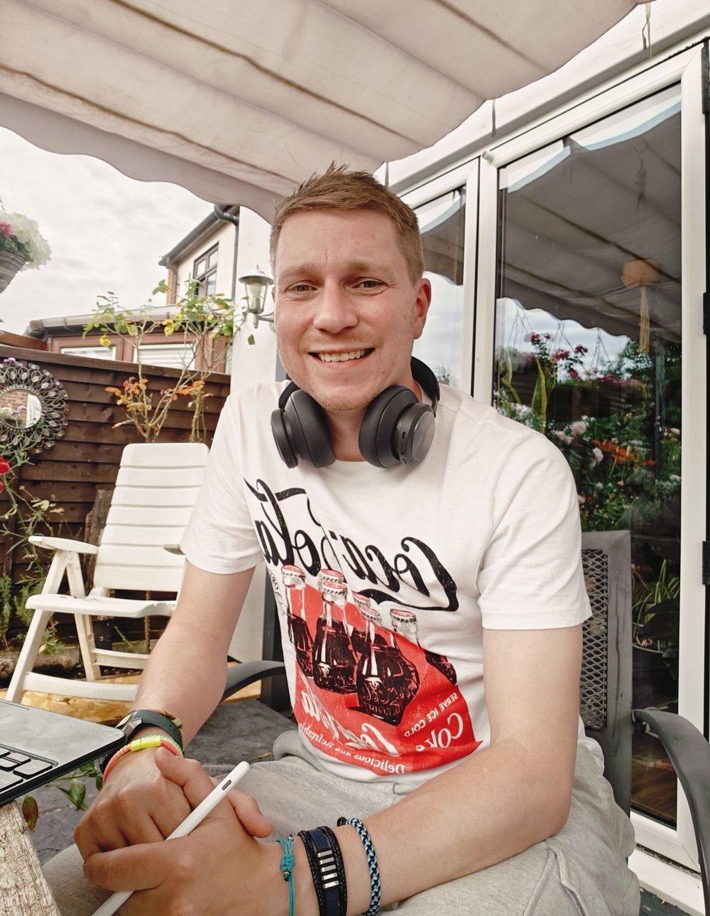 Sam smiling on a sunny patio, ready for your first Spanish lesson